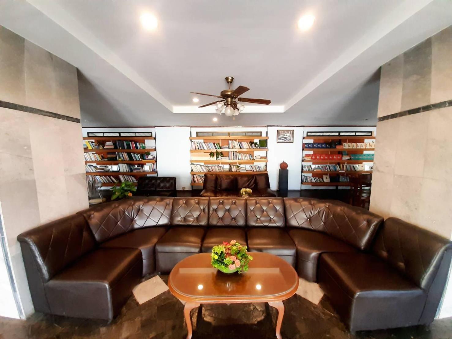 โรงแรมสยามบูทีค บุรีรัมย์ Exterior photo